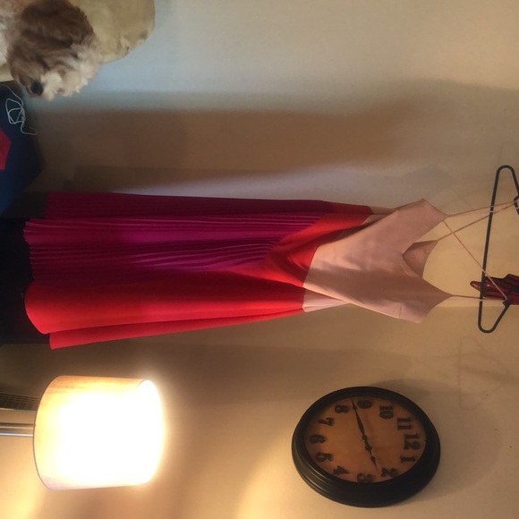 Dresses - Picture 3 of 3